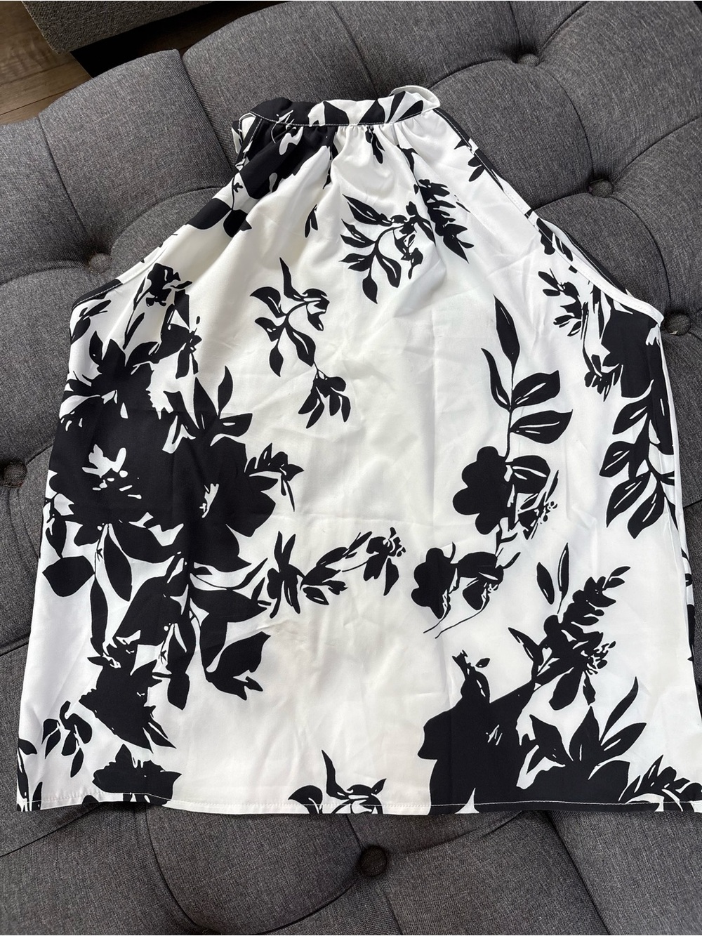 Women’s silky Black & White Floral Halter Top SZ-XL